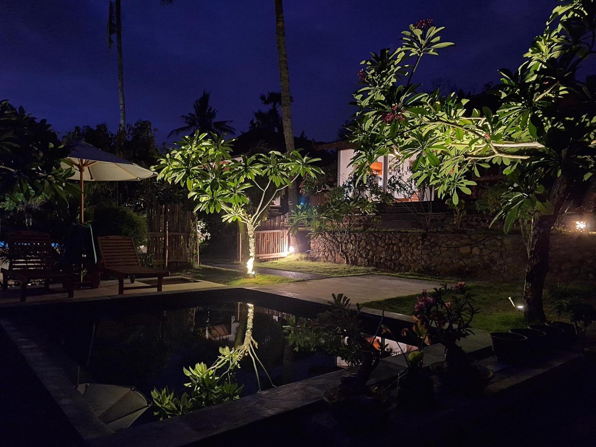 Frangipani Inn & Restaurant Seraya Extérieur photo