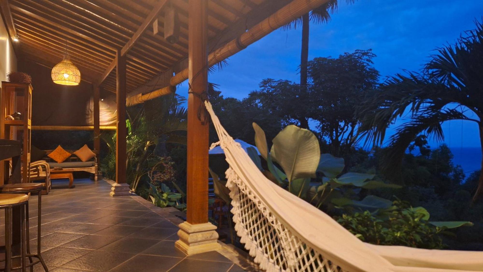 Frangipani Inn & Restaurant Seraya Extérieur photo