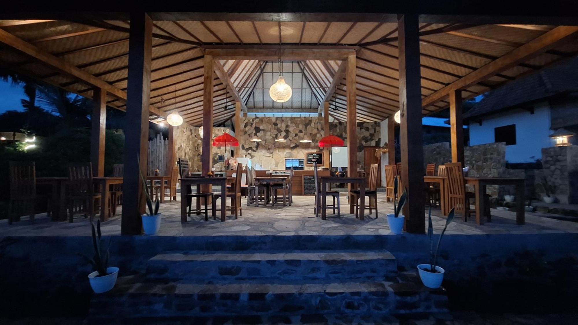 Frangipani Inn & Restaurant Seraya Extérieur photo