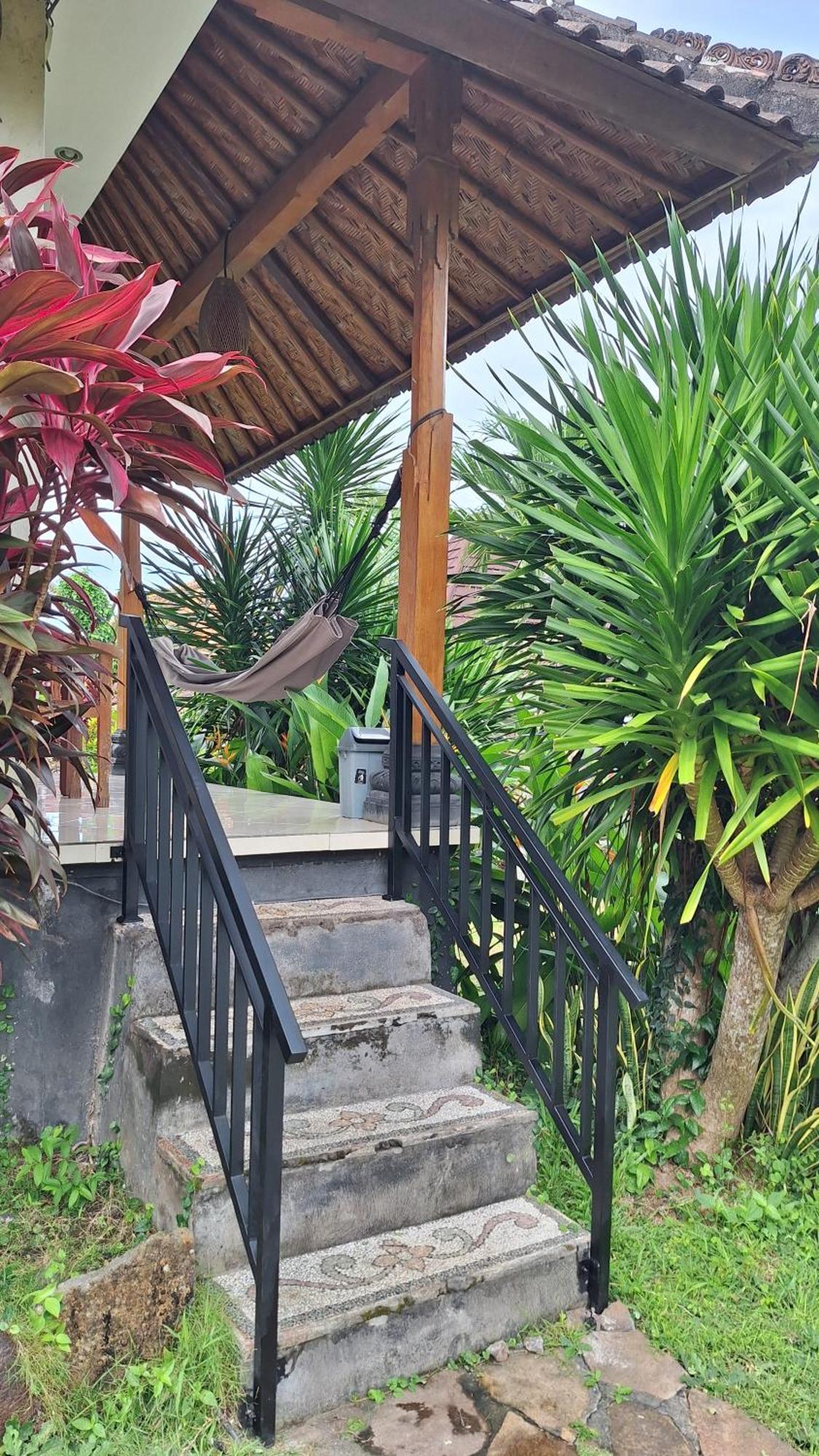 Frangipani Inn & Restaurant Seraya Extérieur photo