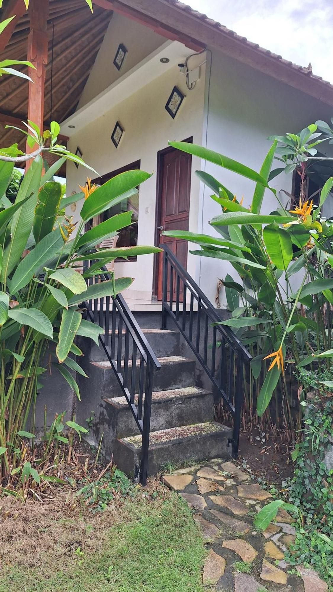 Frangipani Inn & Restaurant Seraya Extérieur photo